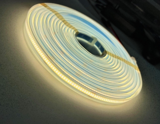 El silicio de la luz de tira de la MAZORCA Ip65 del LED 10w 24V DC envolvió el alto CRI